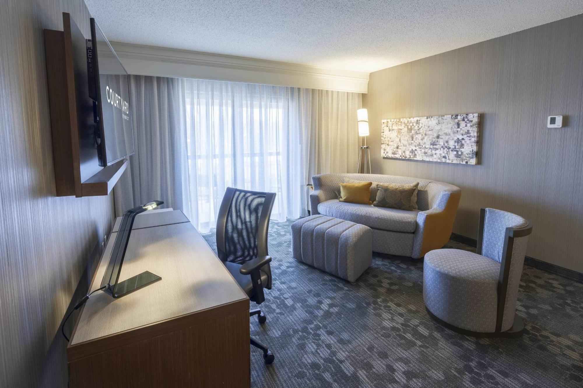 Courtyard By Marriott Cleveland Willoughby Hotel Bagian luar foto