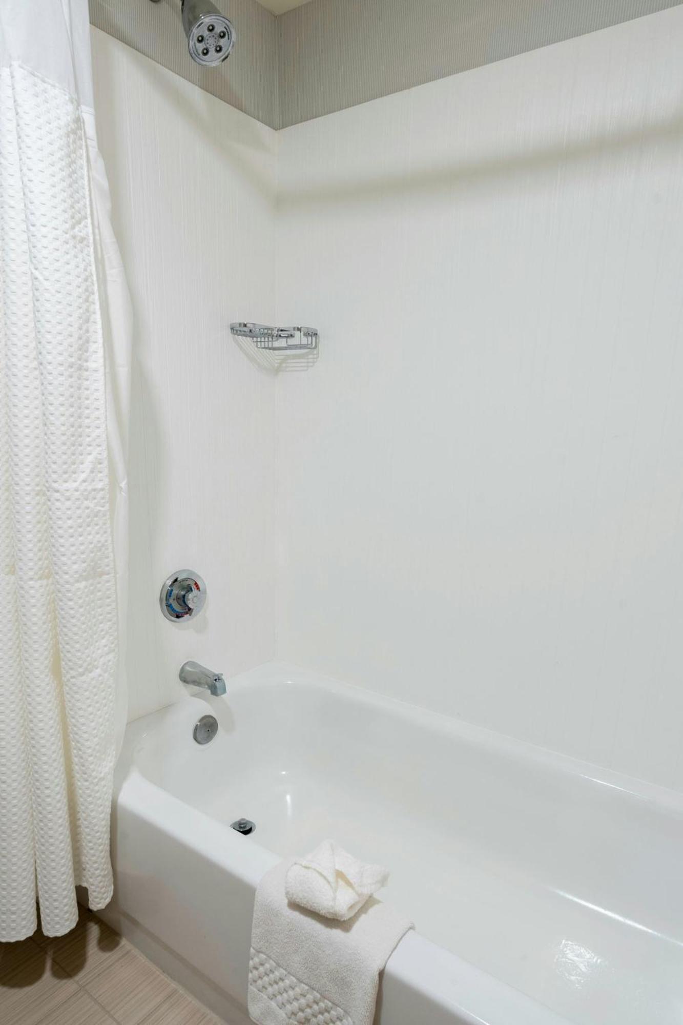 Courtyard By Marriott Cleveland Willoughby Hotel Bagian luar foto