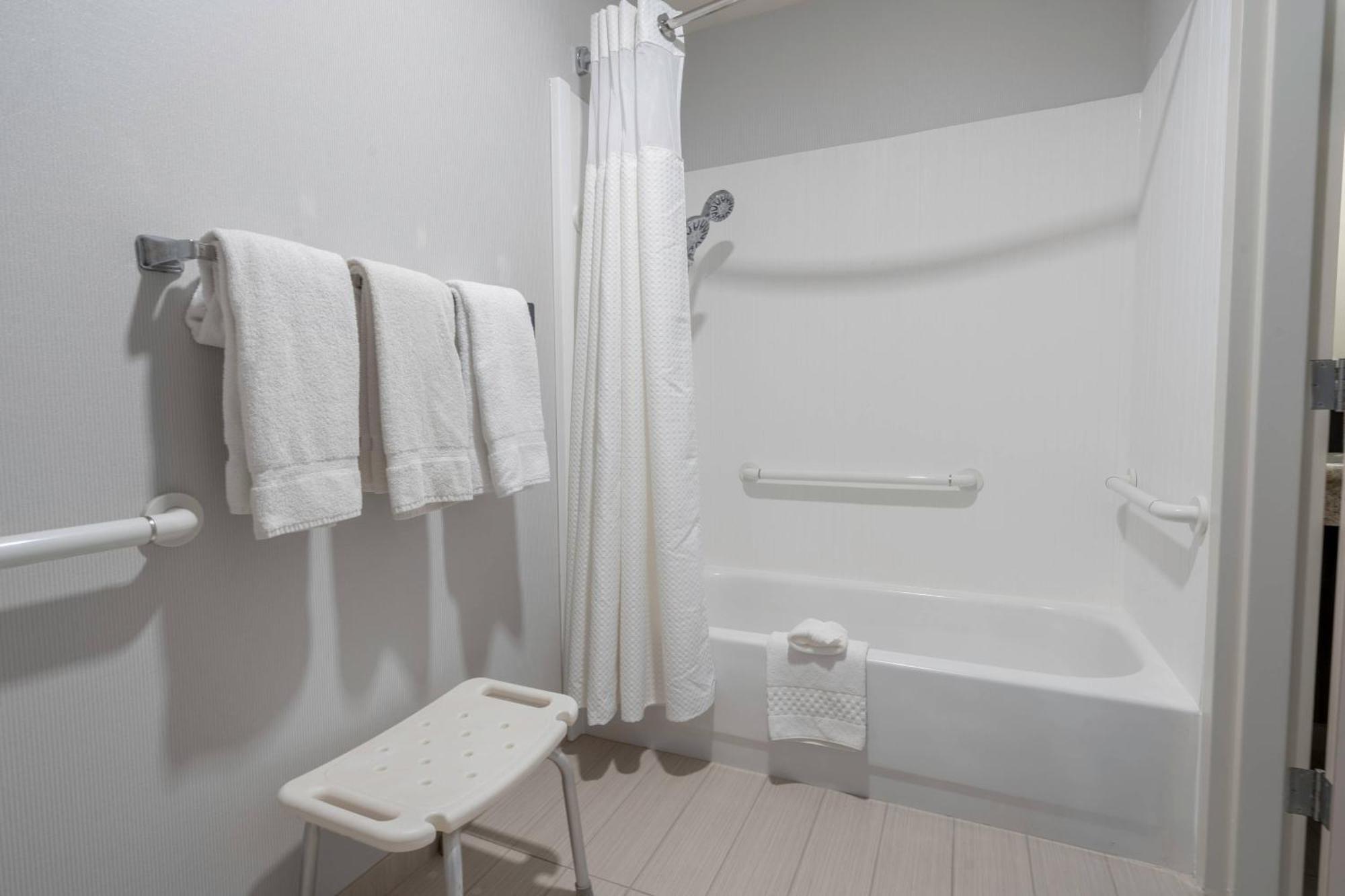 Courtyard By Marriott Cleveland Willoughby Hotel Bagian luar foto